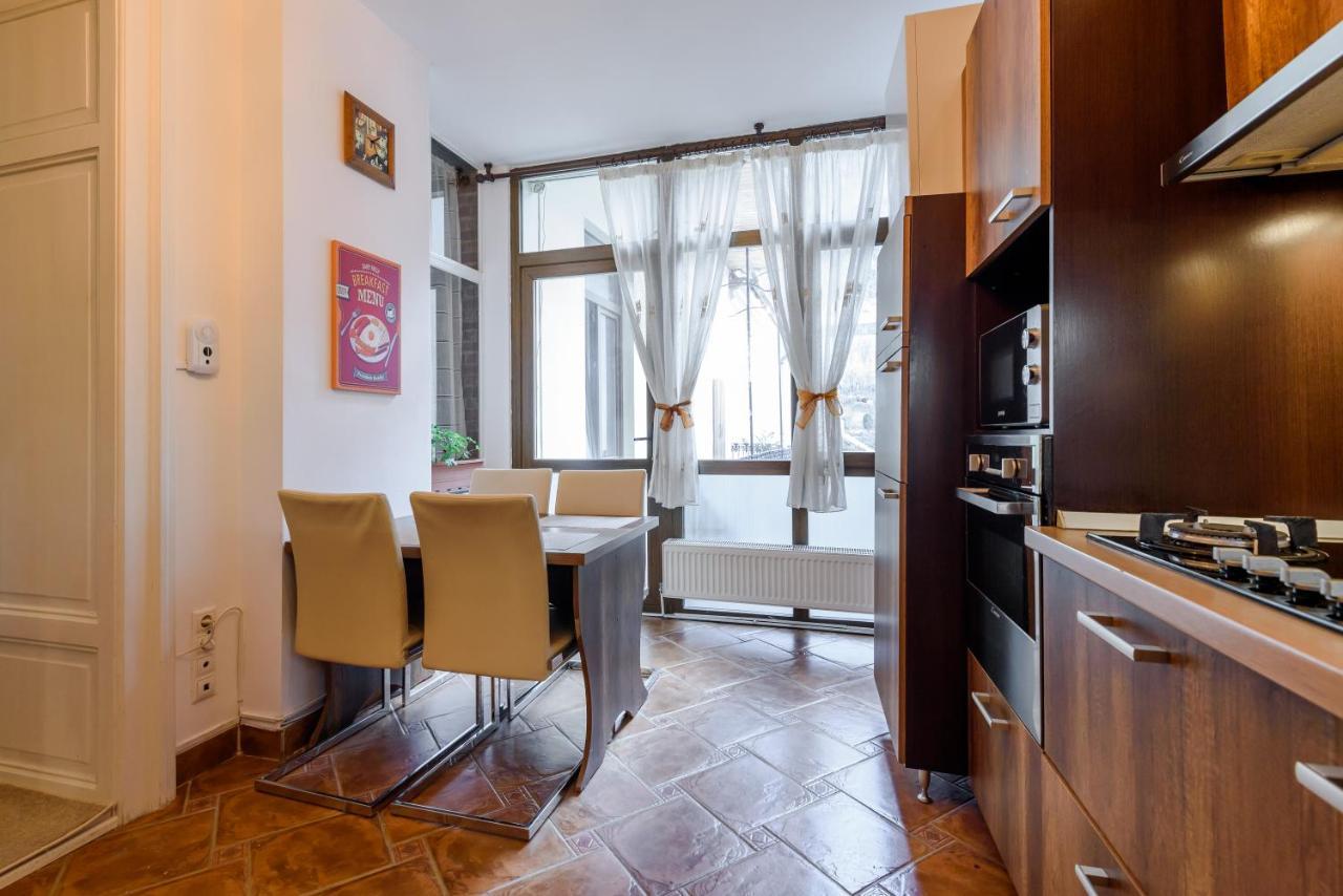 Old Town Story House Apartment Brasov Exterior photo