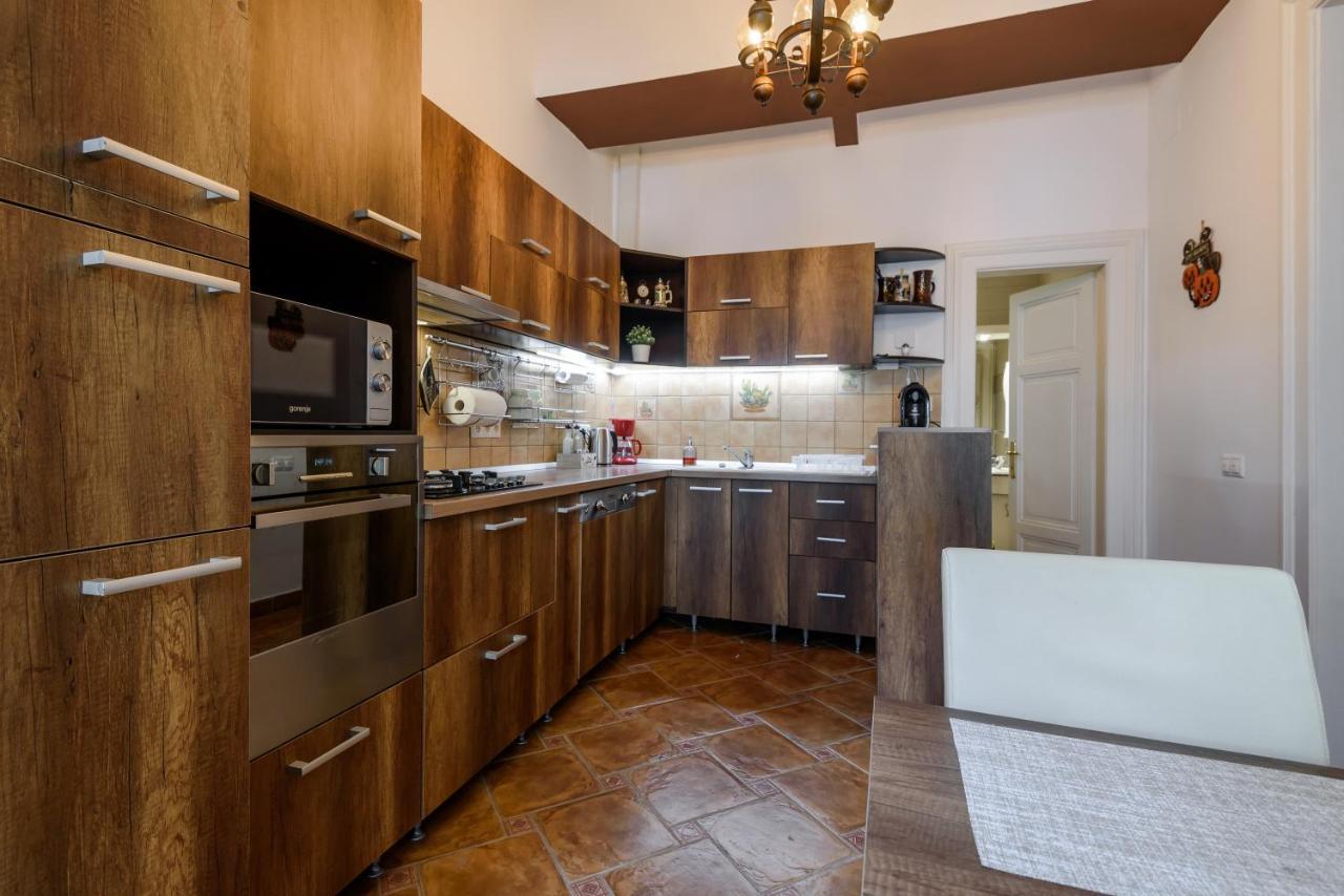 Old Town Story House Apartment Brasov Exterior photo